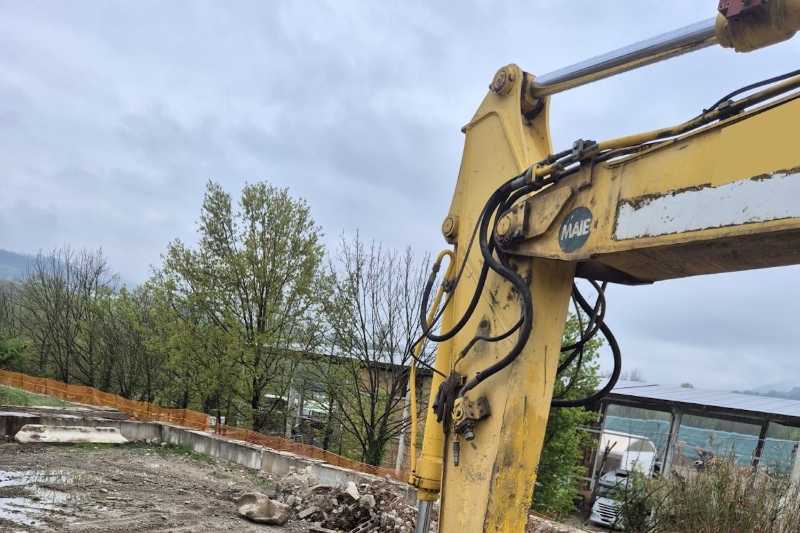 OmecoHub - Immagine NEW HOLLAND E215